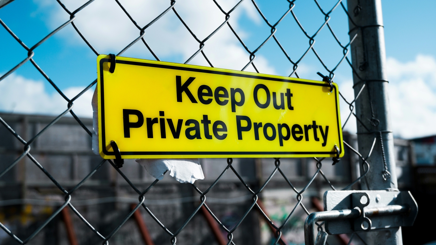 Vacant property checks - Keep Out / Private Property sign